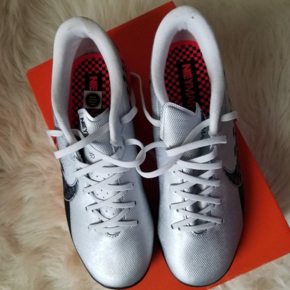 Nike Mercurial Vapor 13 Indoor Soccer Shoes - Picture 10 of 15